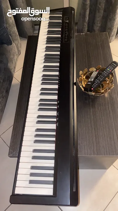 Electric piano Sonata 88 keys. Used for one month. With padel.