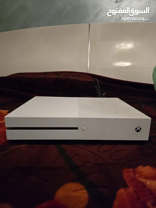 xbox one s مستعمل مع لعبتين