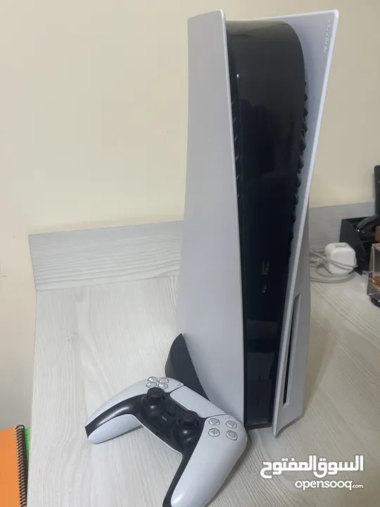 جهاز بليستيشن فايف(ps5) بحالة ممتازة  استخدام خفيف  نسخة الديسك(cd edition)  مع يد.