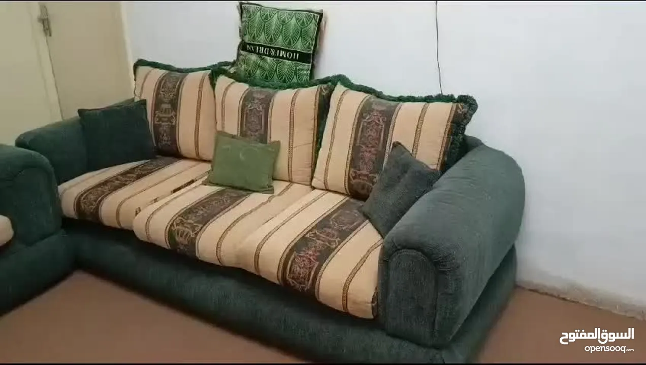 كنب مخمل لون زيتي وذهبي