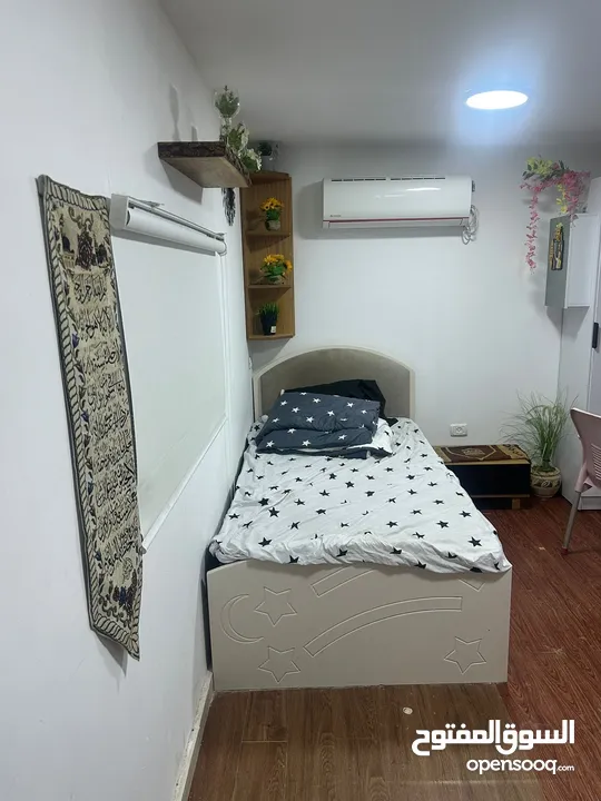كرفان لون ابيض للسكن الخارجي ( متنقل )