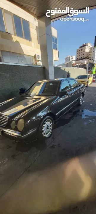 Mercedes E200