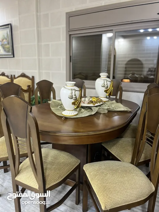 طقم كنب مع سفرة للبيع