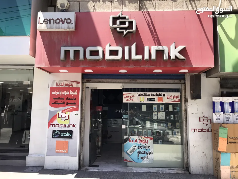 محل تجاري للبيع مجهز كامل موقع مميز ملاصق لمعرض شركة زين - شارع باب الواد - الوسط التجاري/ الزرقاء