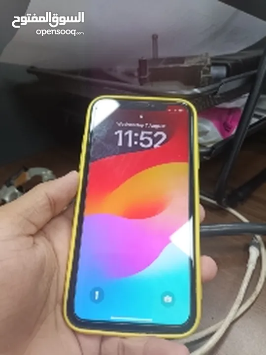 iPhone XR أو للبدل مع 11