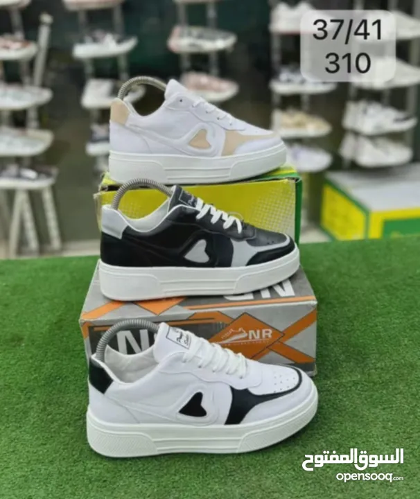 أحذية بسعر العرض