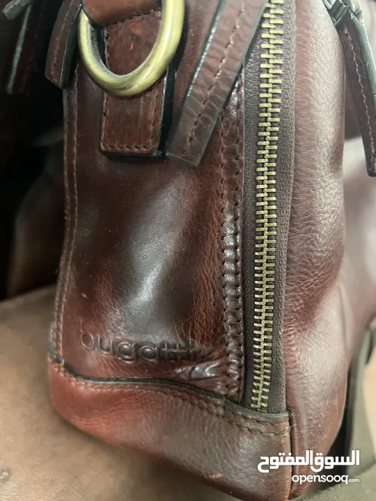 شنتة جلد بوجاتي أصلية