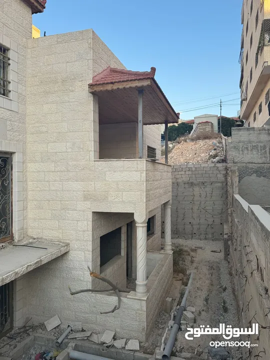 بيت طابقين. ضاحية المدينة أخو برش