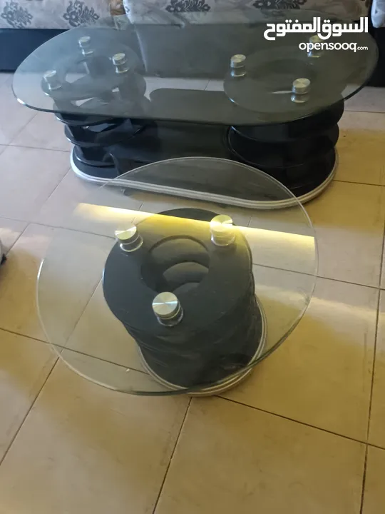 اثاث غرفه الضيوف( طقم طاولات زجاج واحده كبيره + اثنتين جانبيه )زجاج مقوى فاخر