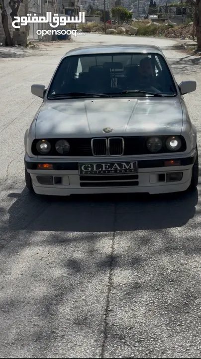 BMW E30 320i