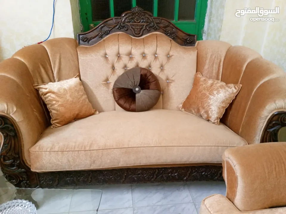 طفم كنب بحالة ممتازة