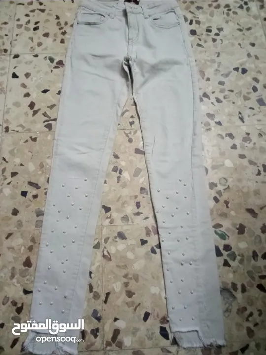 ملابس بناتي مستعمل بس نضيف بأسعار رمزيه ومراعاه عالكميه بلبسو عمر 8/9 سنين