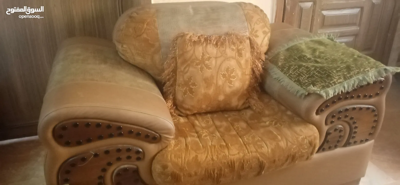 طقم كنب مستعمل نظيف جدا قليل الاستعمال للبيع سعره 1300 للبيع 500
