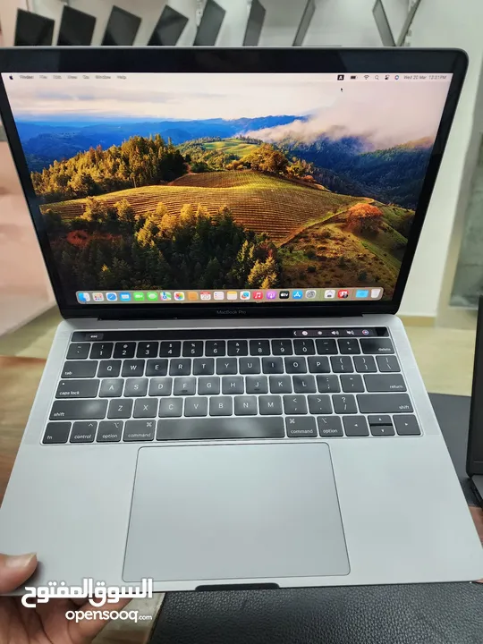 MacBook Pro 2019 core i7 Processor touch bar ratina display