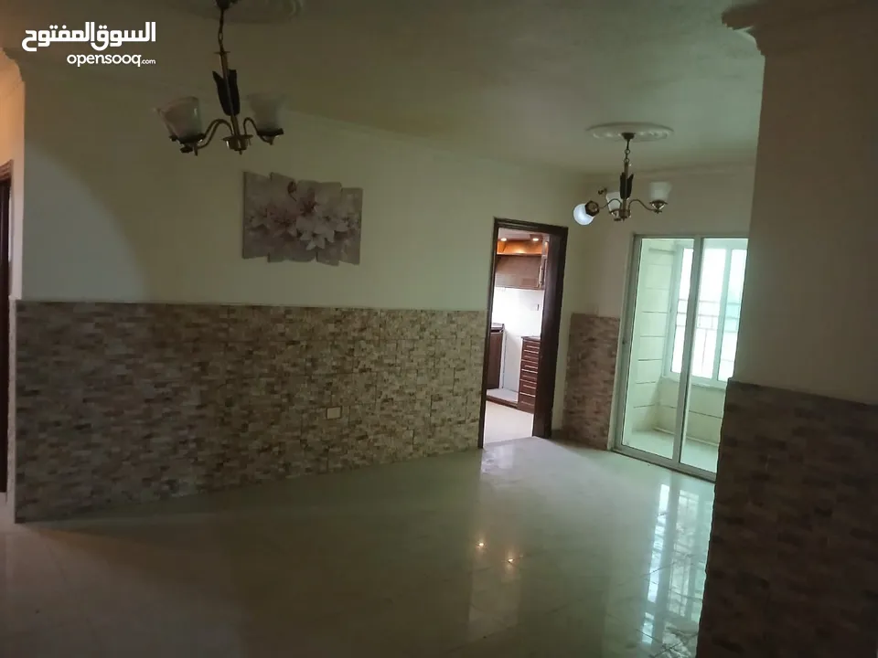 شقة للبيع طابق أول عمان الزهور كاش او تقسيط.