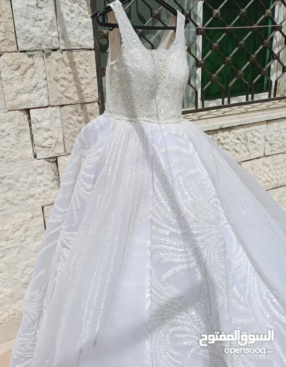 فستان عروس للبيع مع الطرحة