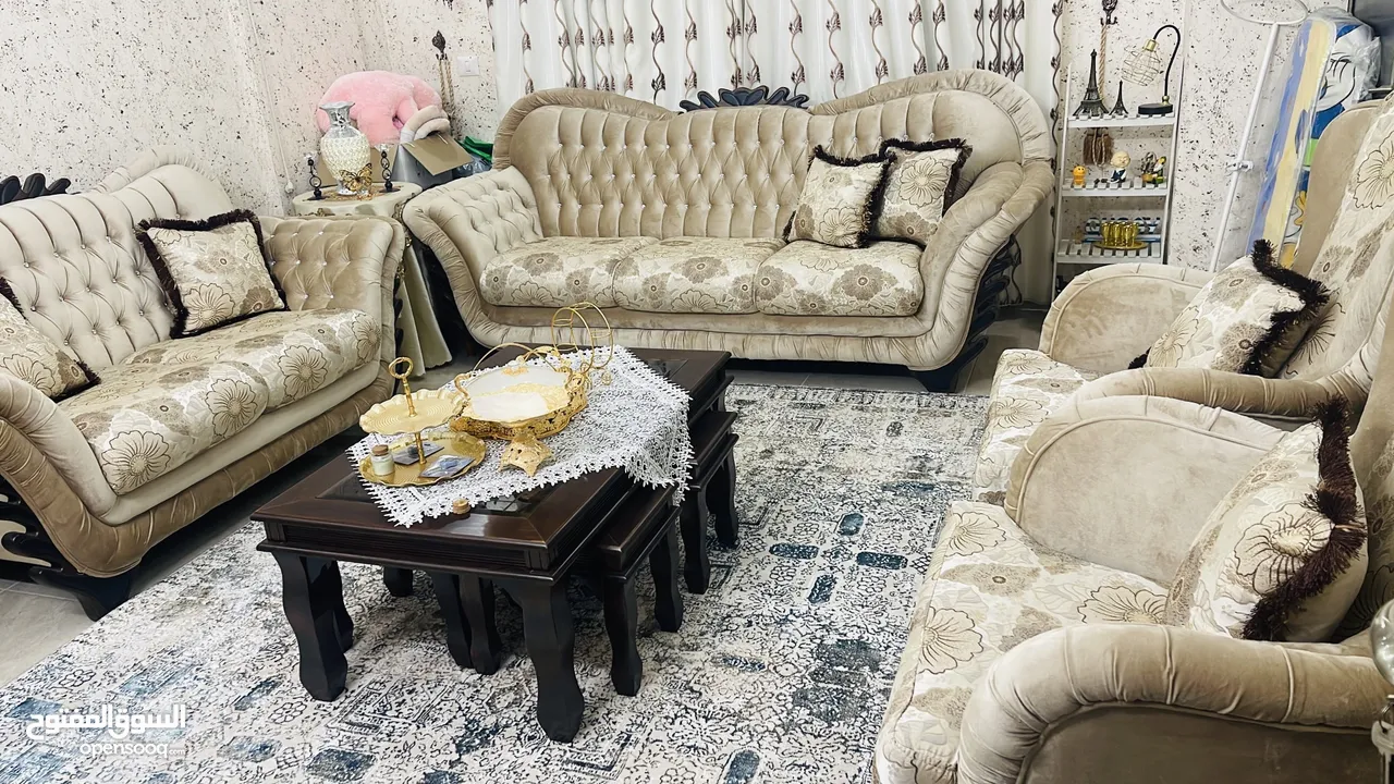 طقم ضيوف شبه جديد