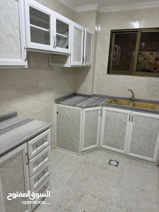 شقة بالزرقاء الجديدة للإستثمار أو السكن .