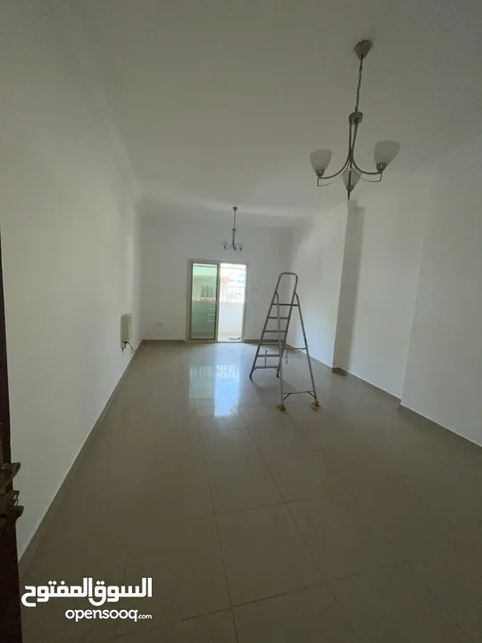 شقة للايجار  في  عجمان      في النعيمية   3    بسعر   ممتاز    جدا   جدا