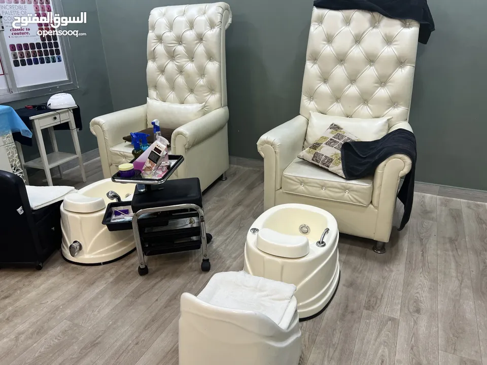 Ladies salon for sale with full furniture