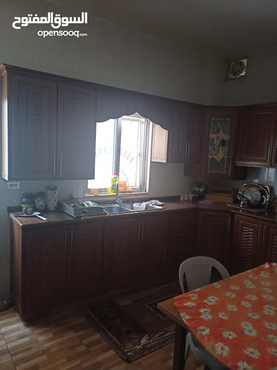 عماره مميزه في حي مميز بسعر جيد مناسبه لعائله مدخل مستقل قوشان مفروز اربع طوابق كل طابق مسطح 155 متر