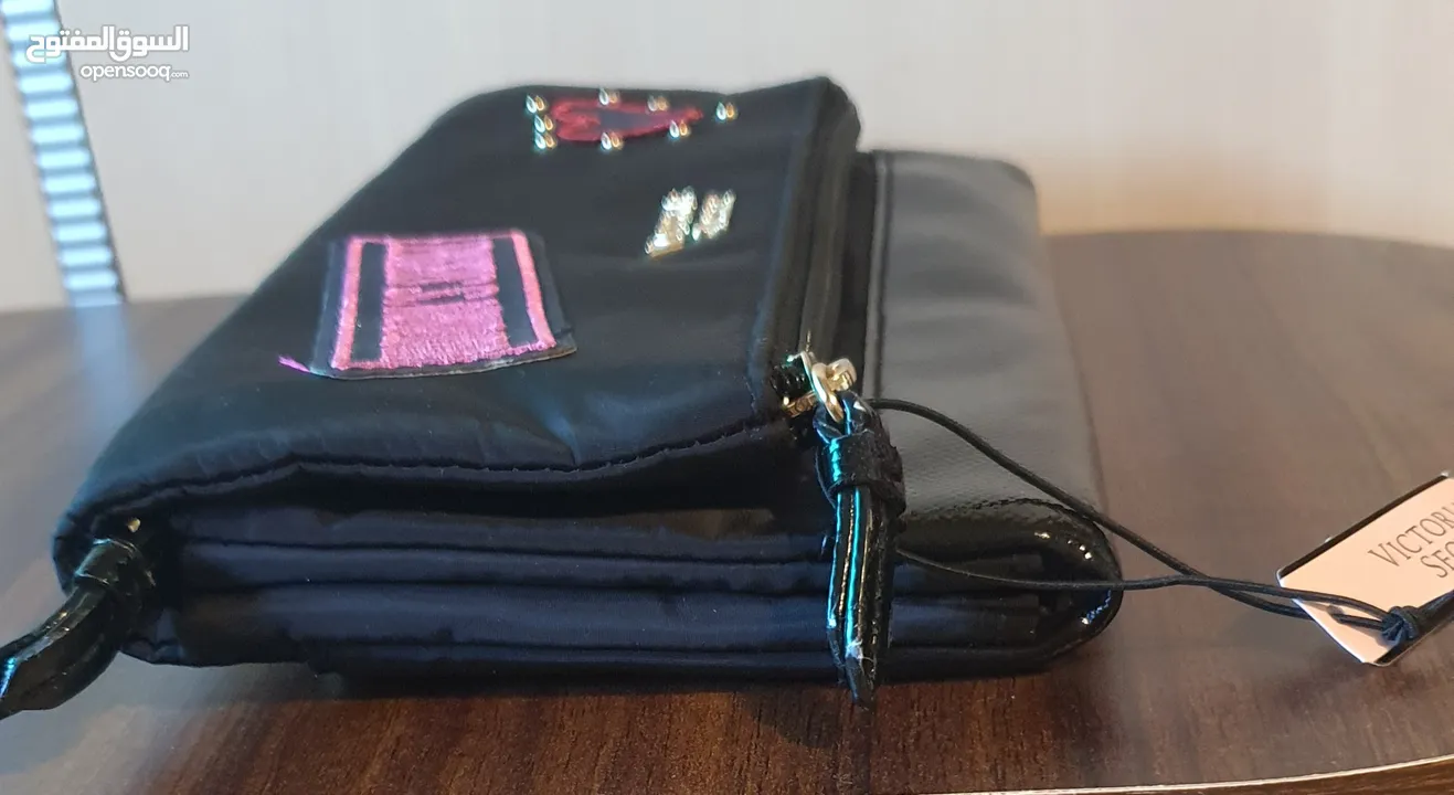 حقيبة يد - حقيبة كتف مع حزام سوداء من فيكتوريا سيكريت  Clutch Bag-Crossbody Bag Victoria's Secret