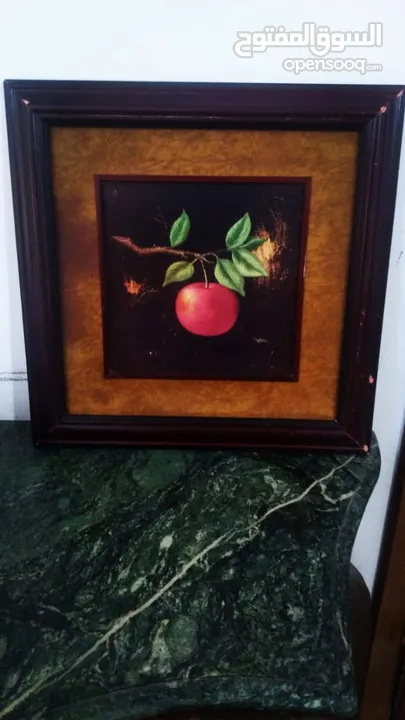 لوحات  رسم زيتي.. وتطريز