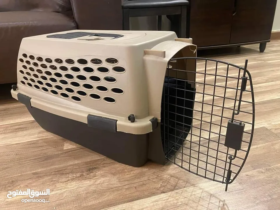 Small sized dog crate and travel bag