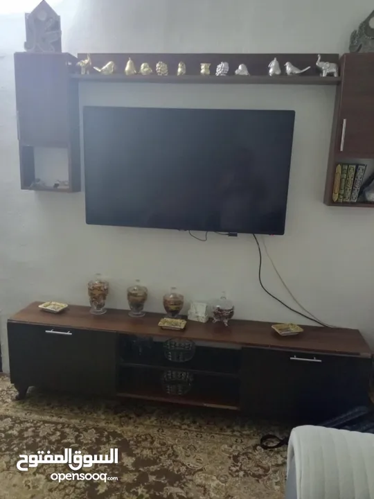 عفش للبيع طاولة سفرة وطاولة تلفزيون حالتة ممتازة