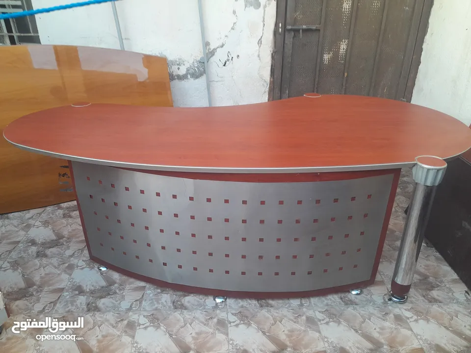 اثاث مكاتب بحالة الوكاله للبيع