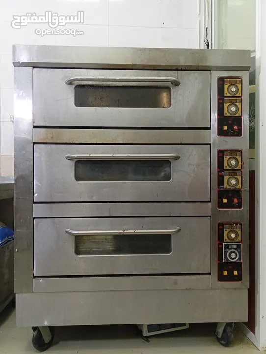 فرن كهربائي ثلاثي للبيتزا و المخبوزات و المطاعم  Three-tier oven suitable for pizza, bakery