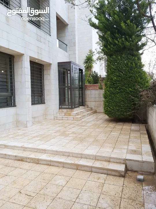 شقة ارضية للبيع اربع غرف نوم في جبل عمان قرب قصر زهران