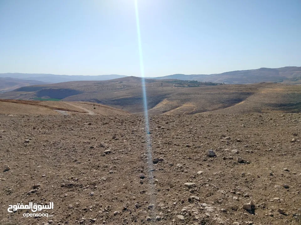 قطعة ارض 3دونمات ونصف فقط  مطلة ومرتفعه واصل جميع خدمات شرق جرش دحل