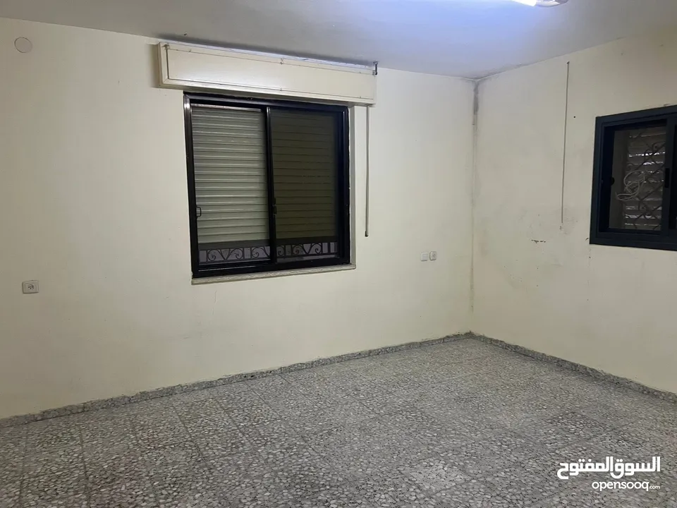 شقه فارغة للايجار في الشرفه قرب شارع القدس