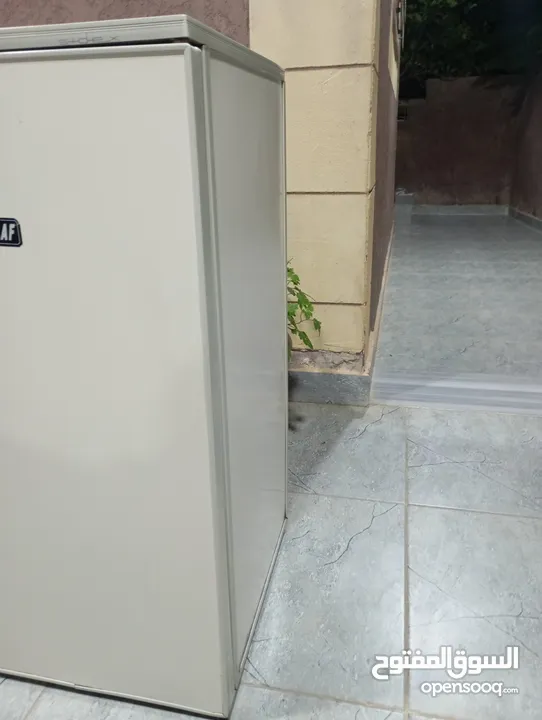 ثلاجة صغيرة للبيع