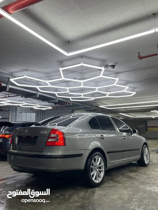 سكودا اوكتافيا بنزين اوتماتيك اصل حكومي مطور 1.6 بحالة الوكاله موديل 2007