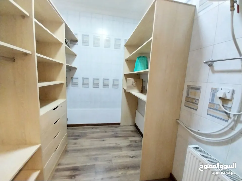 شقة غير مفروشة للإيجار 300م2 ( Property 19257 )-174965400