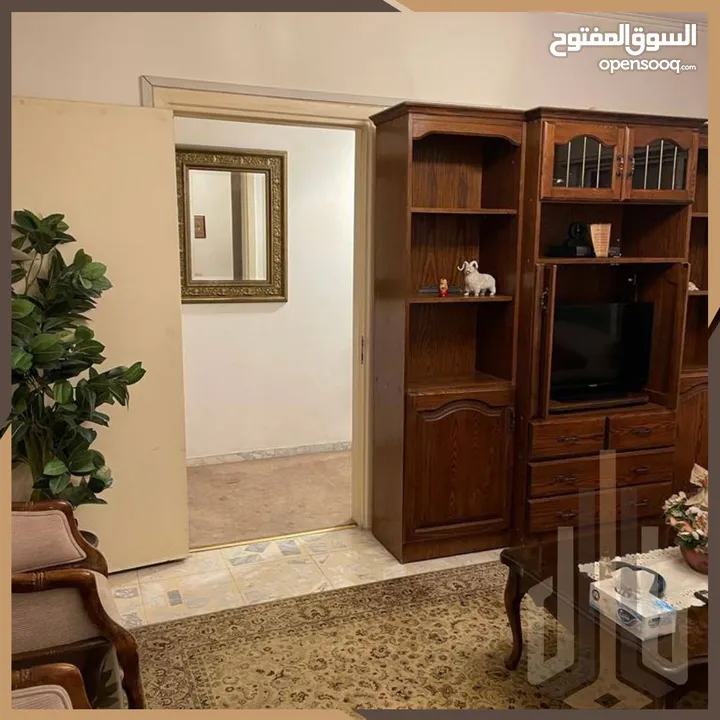 شقة طابق شبه ارضي للبيع في شميساني بالقرب من شركة المجموعة العربية الاردنية للتامين مساحة 174م