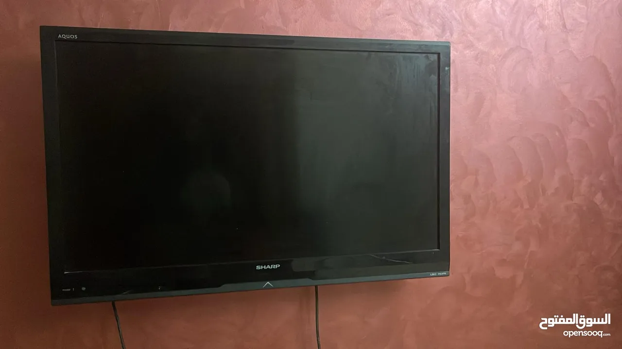 جهاز اكسبوكس 360 مهكر مع يد تحكم واحده مع شاشة فل اتش دي 32 بوصة من نوع شارب بسعر600