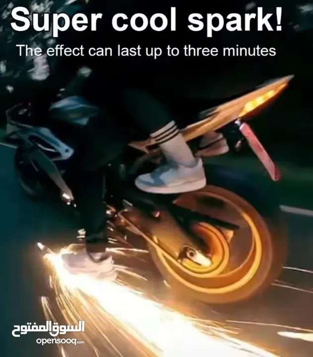 احجار قادحات النار و الشرار  عند قيادة دراجه ناريه او سكوتر او بسكليت  عند احتكاك  القدم بالشارع على