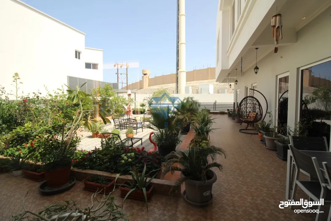 #REF1096    فيلا فخمة 7 غرف نوم + غرفتي نوم ملحقة للبيع في مدينة السلطان قابوس