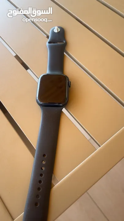 بحالة جيدة Apple Watch series 8 45mm