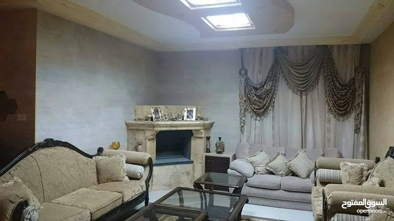 شقة أرضي وسط مع موقف تحت البناية