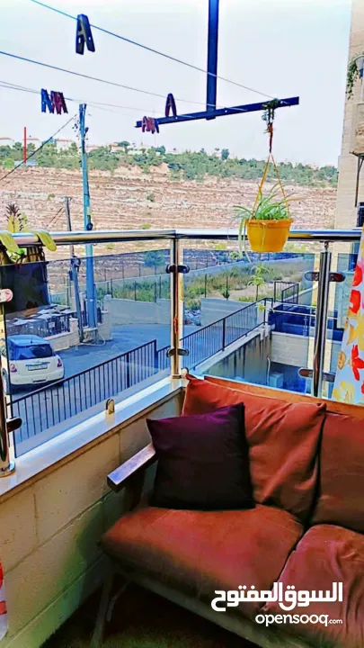 شقة للبيع في سطح مرحبا- الشرفة (يبعد اقل من 5 دقائق عن دوار المنارة)