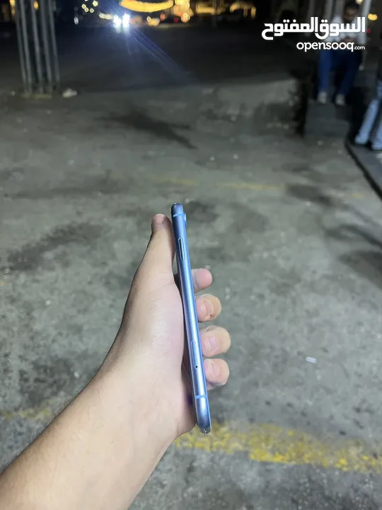 ‏IPhone XR وكالة مش مفتوح على الفحص بطارية 81 وكالة 64 جيجا للبيع