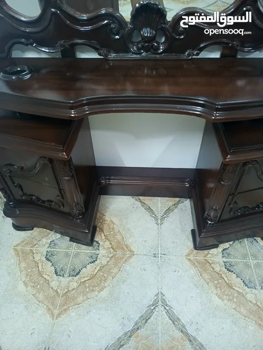 غرفة نوم ماستر XL لقطه خشب زان وقشرة بلوط بحالة الوكالة موجوده في السلط