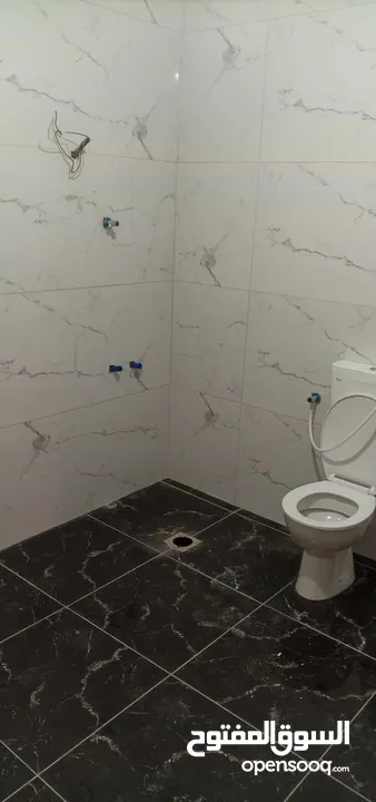 للبيع شقة مشطبة اولها شيك واخرها شيك