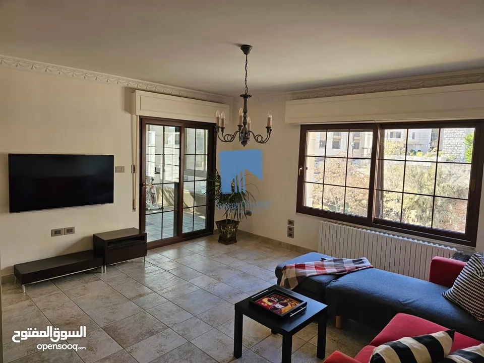 شقة مفروشة مميزة للبيع في الشميساني  -  قرب السفارة الليبية طابق ثاني 251م تشطيب سوبر ديلوكس