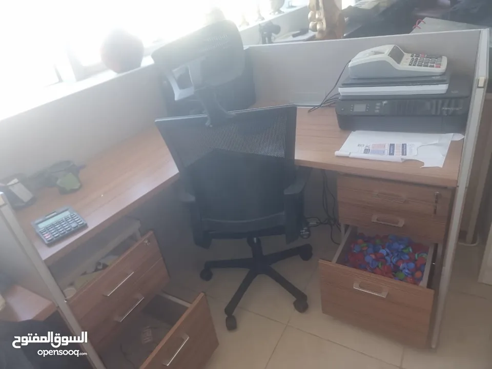 لليع المستعجل - أثاث مكتبي فاخر في أبوظبي - ومعدات كوفي شوب