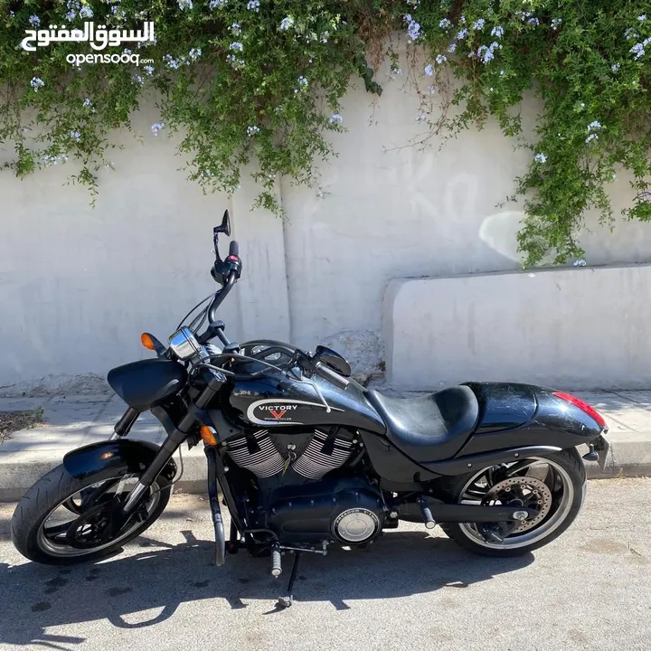 دراجة فيكتوري همر 8 بول